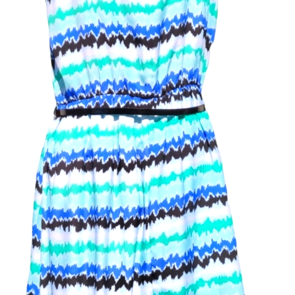 Adorable Striped Dress with belt - Picture 4 of 5